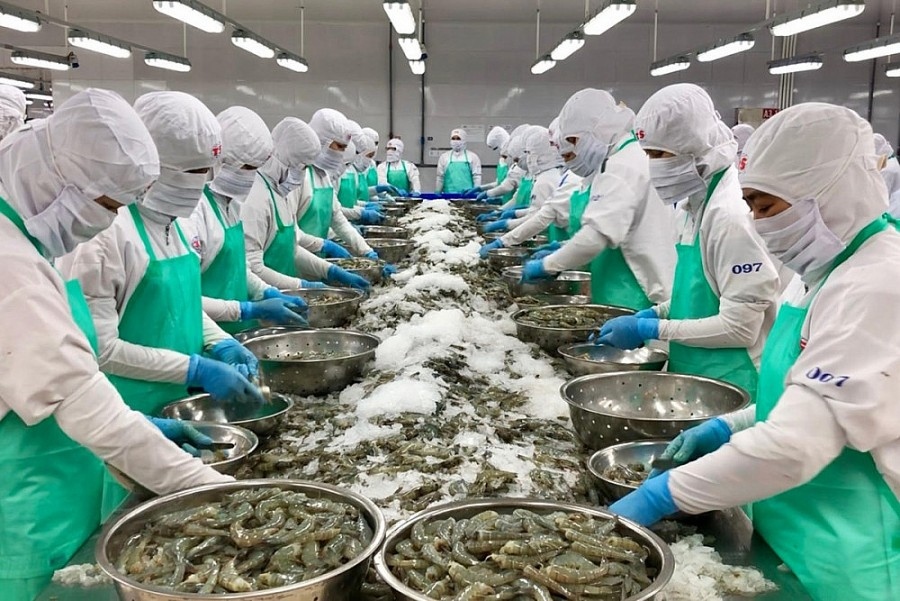 Aquatic exports rebound in April